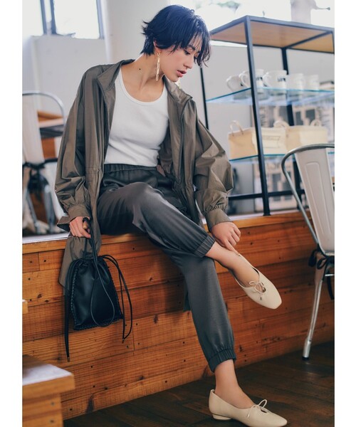 SHOO・LA・RUE（シューラルー）の「◆【追加生産】鎖骨がきれいにみえるフライスタンクトップ（タンクトップ・レディース・アイボリー/ブラック/ライトグレー/ライトグリーン/ライトグレー系8/アイボリー系8・04/03/02/01）」の16枚目の写真