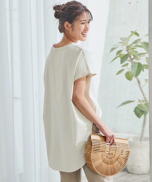 KOBE LETTUCE(コウベレタス)の「バックボタンオーバーサイズカットソートップス(Tシャツ/カットソー・レディース・オフホワイト/ベージュ/オリーブ/ブルー/ブラック/ブラウン/ブルー系・FREE)」の1枚目の写真