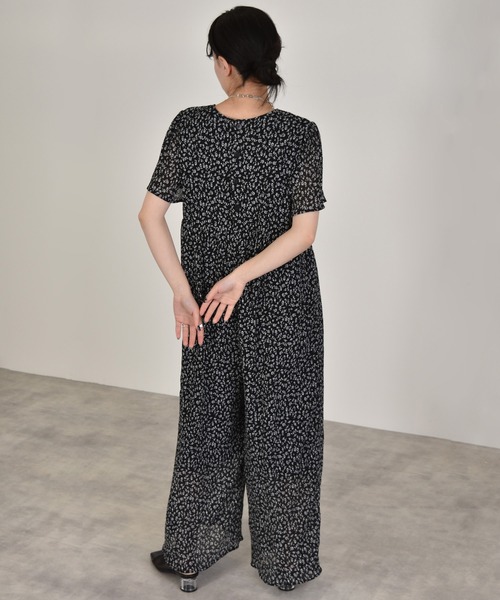 w closet（ダブルクローゼット）の「小花柄プリーツオールインワン（つなぎ/オールインワン・レディース・ブルー/ブラック・FREE）」の19枚目の写真