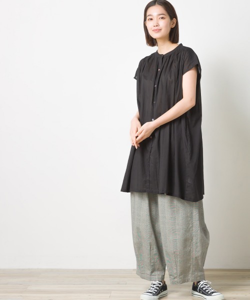 OMNES(オムネス)の「コットンボイル ギャザーチュニックブラウス(シャツ/ブラウス・レディース・ホワイト/ブラック/ブラウン/ラベンダー・FREE)」の11枚目の写真