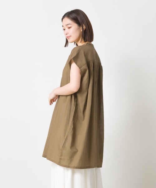 OMNES(オムネス)の「コットンボイル ギャザーチュニックブラウス(シャツ/ブラウス・レディース・ホワイト/ブラック/ブラウン/ラベンダー・FREE)」の5枚目の写真