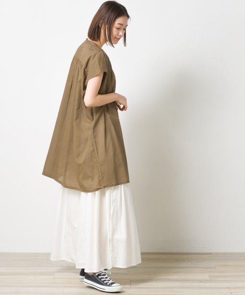 OMNES(オムネス)の「コットンボイル ギャザーチュニックブラウス(シャツ/ブラウス・レディース・ホワイト/ブラック/ブラウン/ラベンダー・FREE)」の18枚目の写真