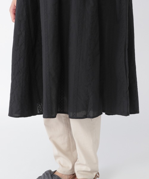 studio CLIP（スタディオクリップ）の「【低身長向けアイテム/WEB限定】総刺繍バックリボンワンピース（ワンピース・レディース・ブラック/サックスブルー・FREE）」の11枚目の写真