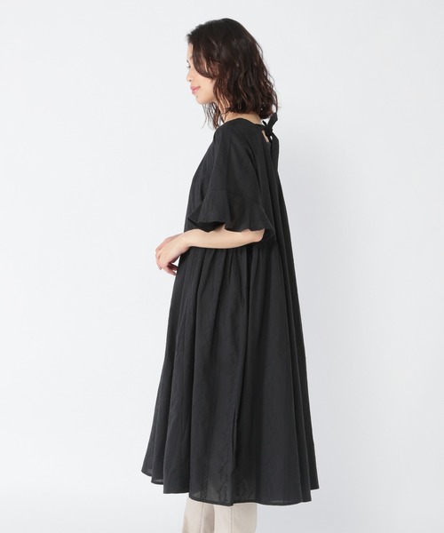 studio CLIP（スタディオクリップ）の「【低身長向けアイテム/WEB限定】総刺繍バックリボンワンピース（ワンピース・レディース・ブラック/サックスブルー・FREE）」の7枚目の写真