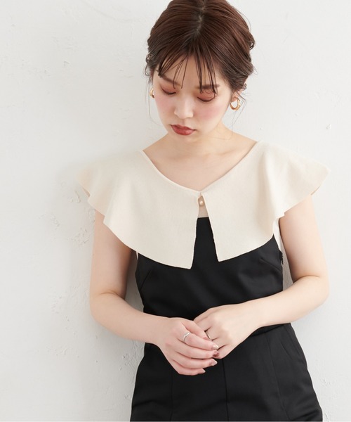 natural couture(ナチュラルクチュール)の「パール釦デザインひらっと衿ニット(ニット/セーター・レディース・アイボリー/ブラック/モカ/サックスブルー・FREE)」の1枚目の写真