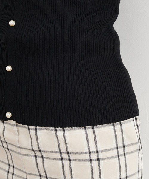 natural couture(ナチュラルクチュール)の「パール釦デザインひらっと衿ニット(ニット/セーター・レディース・アイボリー/ブラック/モカ/サックスブルー・FREE)」の13枚目の写真