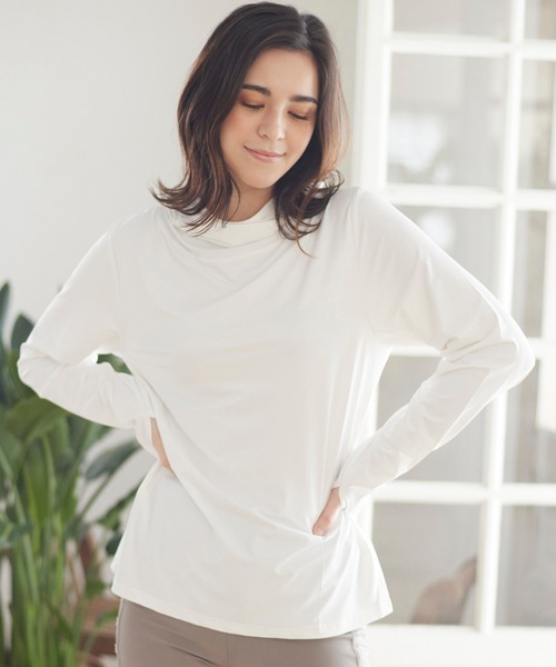 MATCH&more(マッチアンドモア)の「日焼け防止 フェイスカバー付き 長袖Tシャツ 接触冷感 ストレッチ(ゴルフグッズ・レディース・チャコールグレー/ホワイト/ブラック/ラベンダー/ネイビー/グレー/ダークグレー/ベージュ・MEDIUM/LARGE)」の12枚目の写真