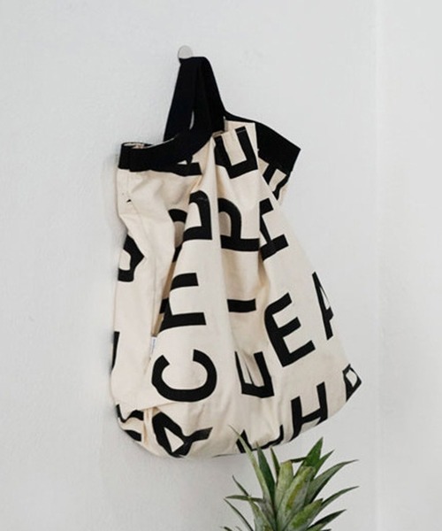 florist（フローリスト）の「【2種展開】【A4収納可】アルファベット肩掛けor手提げキャンバストートバッグ（トートバッグ・レディース・ベージュ系その他2/ベージュ系その他3/ブルー系その他2/ブルー系その他3/ホワイト系その他2/ホワイト系その他3・FREE）」の17枚目の写真