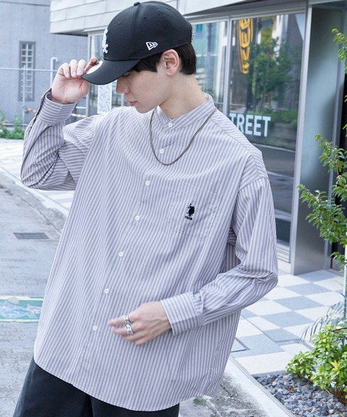 U.S. POLO ASSN.(ユーエスポロアッスン)の「U.S. POLO ASSN. /ユーエスポロアッスン 別注 ワンポイント刺繍ロゴ オーバーサイズ L/S バンドカラーブロード/デニム シャツ(シャツ/ブラウス・メンズ・ホワイト/ブラック/ネイビー/インディゴブルー/ブルー/ブルー系その他/ストライプ/グレイッシュベージュ/グレー/グリーン系・S/M/L)」の11枚目の写真
