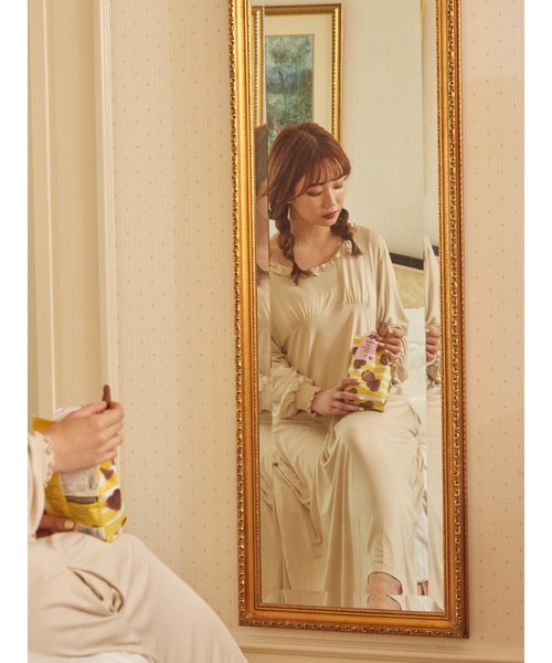 SLURR(スラ―)の「Feminine long onepiece(ルームウェア/パジャマ・レディース・ライトベージュ・FREE)」の16枚目の写真