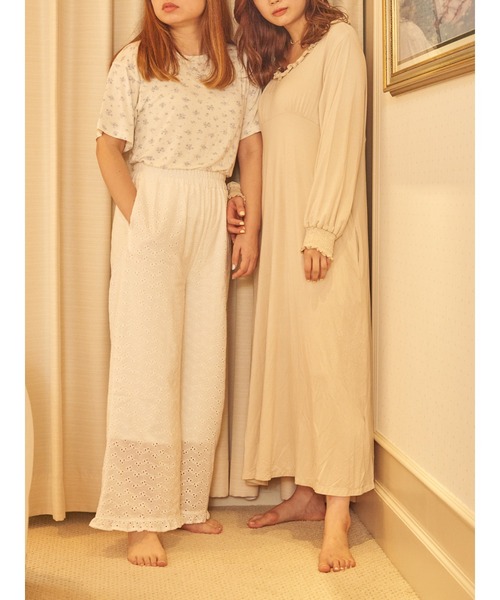 SLURR(スラ―)の「Feminine long onepiece(ルームウェア/パジャマ・レディース・ライトベージュ・FREE)」の5枚目の写真