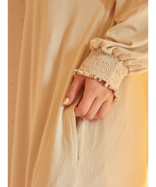 SLURR(スラ―)の「Feminine long onepiece(ルームウェア/パジャマ・レディース・ライトベージュ・FREE)」の8枚目の写真