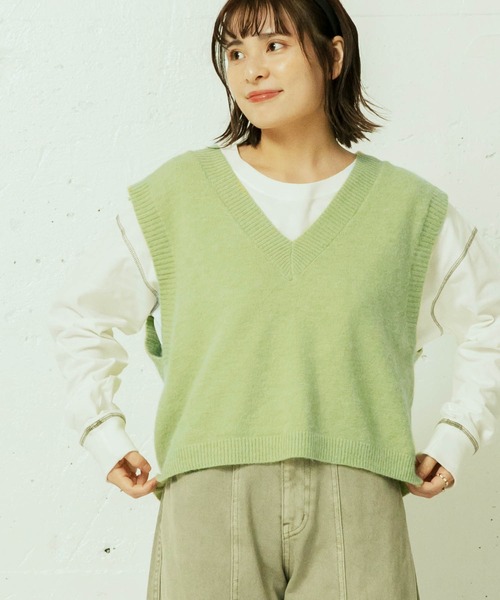 mikke（ミッケ）の「Vネックニットベスト（ベスト・レディース・ベージュ/グリーン・FREE）」の6枚目の写真