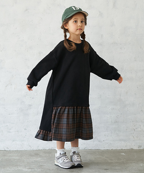 b・ROOM(ビールーム)の「裾チェック使いスウェットワンピース(ワンピース・キッズ・エンジ/ブラウン/グリーン/ブラック・90cm/100cm/120cm/110cm/130cm)」の17枚目の写真