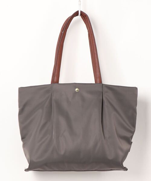 and it_（アンドイット）の「【Legato Largo】撥水微光沢ナイロン PC収納トート（ショルダーバッグ・レディース・ネイビー/ピンクベージュ/ブラック/グレー/ベージュ/ライトブラウン・FREE）」の2枚目の写真