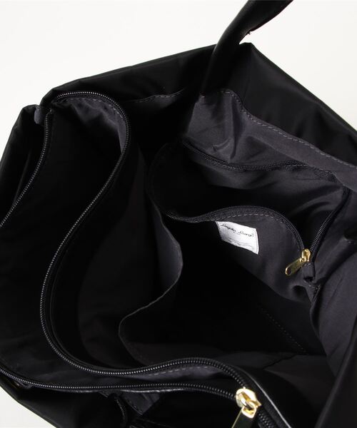 and it_（アンドイット）の「【Legato Largo】撥水微光沢ナイロン PC収納トート（ショルダーバッグ・レディース・ネイビー/ピンクベージュ/ブラック/グレー/ベージュ/ライトブラウン・FREE）」の14枚目の写真