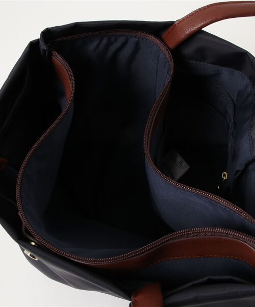 and it_（アンドイット）の「【Legato Largo】撥水微光沢ナイロン PC収納トート（ショルダーバッグ・レディース・ネイビー/ピンクベージュ/ブラック/グレー/ベージュ/ライトブラウン・FREE）」の12枚目の写真