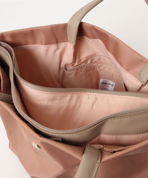 and it_（アンドイット）の「【Legato Largo】撥水微光沢ナイロン PC収納トート（ショルダーバッグ・レディース・ネイビー/ピンクベージュ/ブラック/グレー/ベージュ/ライトブラウン・FREE）」の11枚目の写真