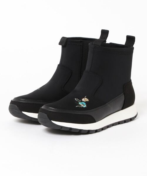 SUPER HAKKA（スーパーハッカ）の「ワンポイントフラワー刺しゅうストレッチスニーカーブーツ（ブーツ・レディース・カーキ/ブラック・S/M/L）」の2枚目の写真