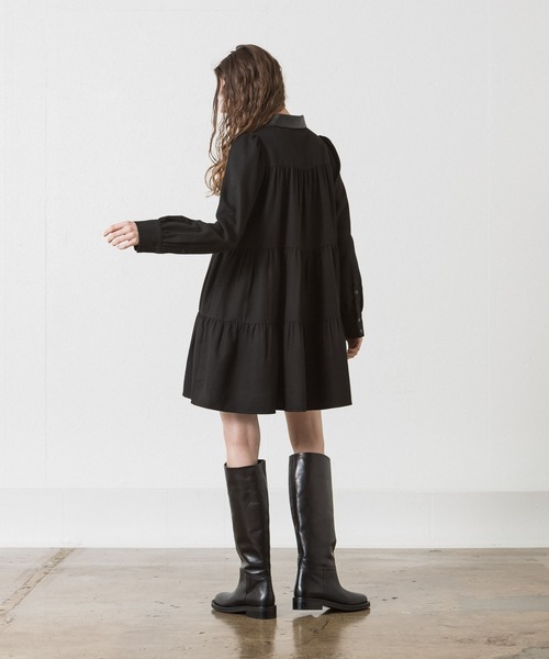 ALLUMER(アリュメール)の「ティアードミニワンピース(ワンピース・レディース・ブラック/チャコール・1)」の5枚目の写真