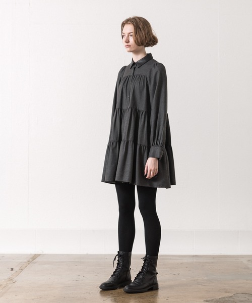 ALLUMER(アリュメール)の「ティアードミニワンピース(ワンピース・レディース・ブラック/チャコール・1)」の15枚目の写真