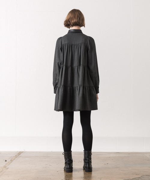 ALLUMER(アリュメール)の「ティアードミニワンピース(ワンピース・レディース・ブラック/チャコール・1)」の17枚目の写真