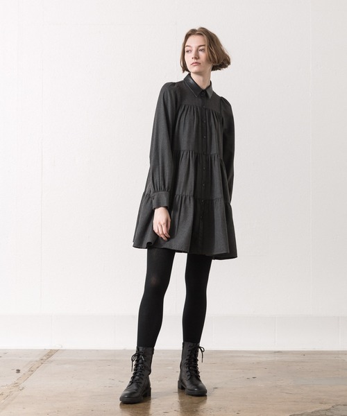 ALLUMER(アリュメール)の「ティアードミニワンピース(ワンピース・レディース・ブラック/チャコール・1)」の13枚目の写真