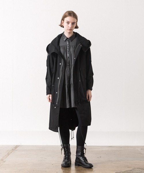 ALLUMER(アリュメール)の「ティアードミニワンピース(ワンピース・レディース・ブラック/チャコール・1)」の9枚目の写真