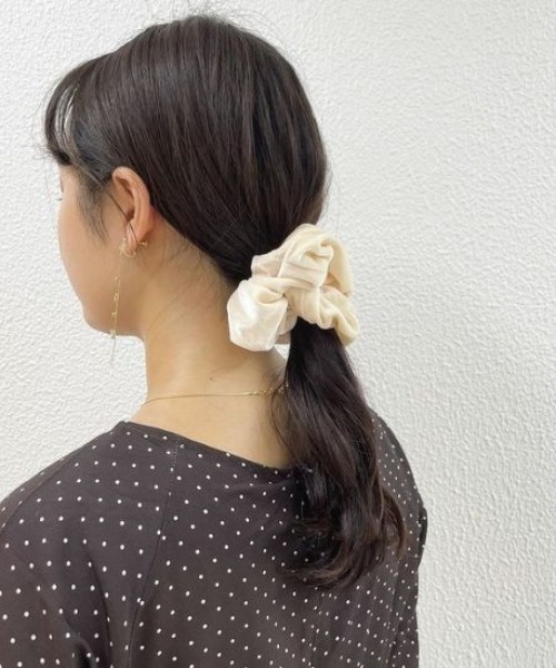 flower(フラワー)の「グロスベルベットシュシュ(シュシュ・レディース・ホワイト/ブラック/ブラウン・FREE)」の22枚目の写真