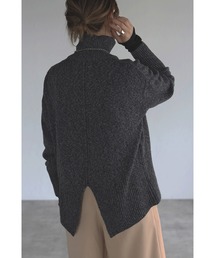 バックスリットタートルニット