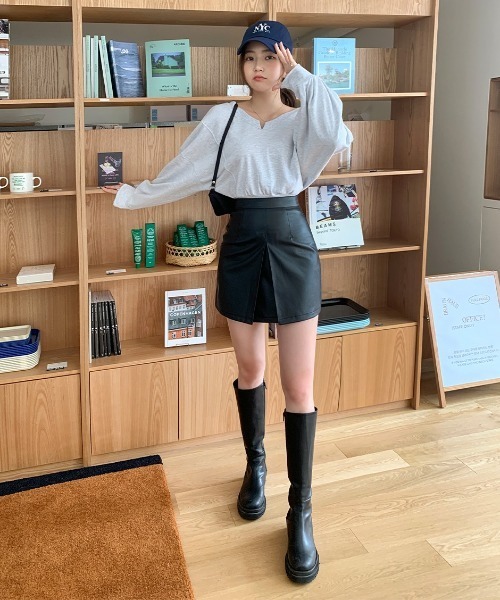 chuu（チュー）の「CHUU ピンタックレザーミニskirt（スカート・レディース・ベージュ/ブラック・MEDIUM/SMALL）」の17枚目の写真