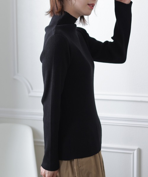 ElegChic(エレグシック)の「ハイネックスリムリブニット(ニット/セーター・レディース・ブラック/ダークグリーン/ボルドー/杢グレー/グレイッシュベージュ/オフホワイト・MEDIUM/X-LARGE/XXX-LARGE)」の8枚目の写真