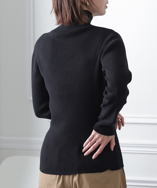 ElegChic(エレグシック)の「ハイネックスリムリブニット(ニット/セーター・レディース・ブラック/ダークグリーン/ボルドー/杢グレー/グレイッシュベージュ/オフホワイト・MEDIUM/X-LARGE/XXX-LARGE)」の9枚目の写真