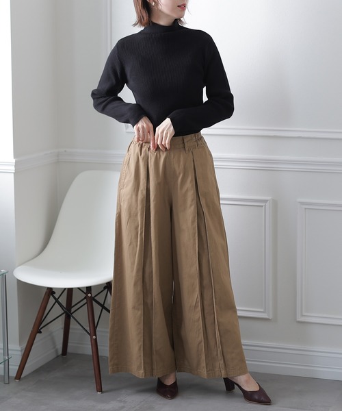 ElegChic(エレグシック)の「ハイネックスリムリブニット(ニット/セーター・レディース・ブラック/ダークグリーン/ボルドー/杢グレー/グレイッシュベージュ/オフホワイト・MEDIUM/X-LARGE/XXX-LARGE)」の10枚目の写真
