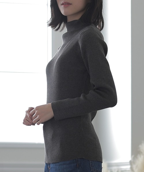 ElegChic(エレグシック)の「ハイネックスリムリブニット(ニット/セーター・レディース・ブラック/ダークグリーン/ボルドー/杢グレー/グレイッシュベージュ/オフホワイト・MEDIUM/X-LARGE/XXX-LARGE)」の12枚目の写真
