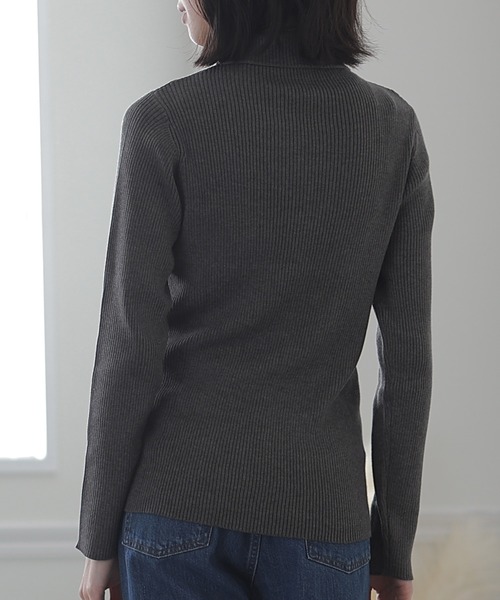 ElegChic(エレグシック)の「ハイネックスリムリブニット(ニット/セーター・レディース・ブラック/ダークグリーン/ボルドー/杢グレー/グレイッシュベージュ/オフホワイト・MEDIUM/X-LARGE/XXX-LARGE)」の13枚目の写真