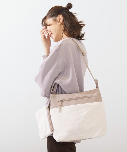 SHOO・LA・RUE(シューラルー)の「◆【ポーチ付】Wフェイスフェイクファーショルダー(ショルダーバッグ・レディース・チャコールグレー/カーキ/ダークブラウン/ナチュラル/オレンジ/ピンク系/ライトグリーン系・00)」の14枚目の写真