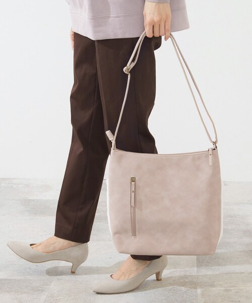 SHOO・LA・RUE(シューラルー)の「◆【ポーチ付】Wフェイスフェイクファーショルダー(ショルダーバッグ・レディース・チャコールグレー/カーキ/ダークブラウン/ナチュラル/オレンジ/ピンク系/ライトグリーン系・00)」の17枚目の写真