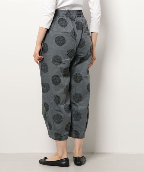 CERCA(チェルカ)の「BD/総柄 細リブ ワイドパンツ(その他パンツ・レディース・その他1/その他2/その他3/その他4・MEDIUM)」の6枚目の写真