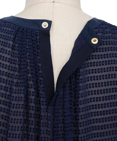 Drawer（ドゥロワー）の「＜Drawer（ドゥロワー）＞ カットジャカードクルーネックブラウス（シャツ/ブラウス・レディース・ネイビー・36/38）」の8枚目の写真
