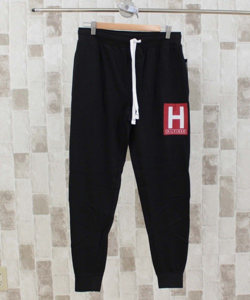 TOMMY HILFIGER（トミーヒルフィガー）の「ワンポイントロゴスウェットジョガーパンツ 09T4157（その他パンツ・メンズ・ブラック/グレー・S/M/L/XL）」の2枚目の写真