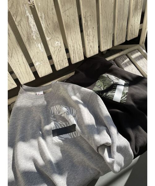 PUMA（プーマ）の「【EMODA×PUMA】アニマルパターントップス（Tシャツ/カットソー・レディース・ブラック/グレー・FREE）」の3枚目の写真