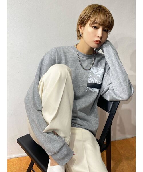 PUMA（プーマ）の「【EMODA×PUMA】アニマルパターントップス（Tシャツ/カットソー・レディース・ブラック/グレー・FREE）」の4枚目の写真