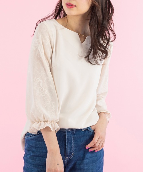 Rose Tiara(ローズティアラ)の「ガルーダドビークロスレース袖ブラウス(シャツ/ブラウス・レディース・ベージュ/ネイビー/ピンク・38/42/46)」の2枚目の写真