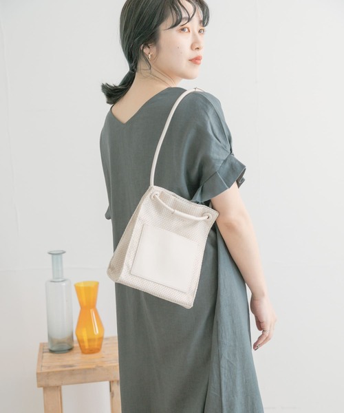 ITEMS URBANRESEARCH(アイテムズ アーバンリサーチ)の「オリガミタックリネンワンピース(ワンピース・レディース・ライトベージュ/ブラック/モカ/グリーン・FREE)」の4枚目の写真