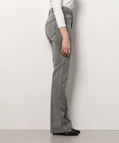 gina tricot（ジーナトリコ）の「Full length flare jeans（デニムパンツ・レディース・ブラック/ブルー・38/36/34/32）」の13枚目の写真