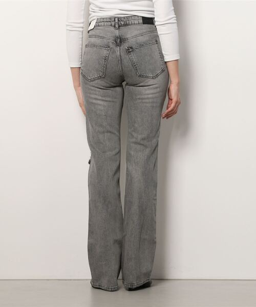 gina tricot（ジーナトリコ）の「Full length flare jeans（デニムパンツ・レディース・ブラック/ブルー・38/36/34/32）」の14枚目の写真