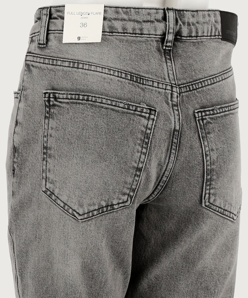 gina tricot（ジーナトリコ）の「Full length flare jeans（デニムパンツ・レディース・ブラック/ブルー・38/36/34/32）」の10枚目の写真