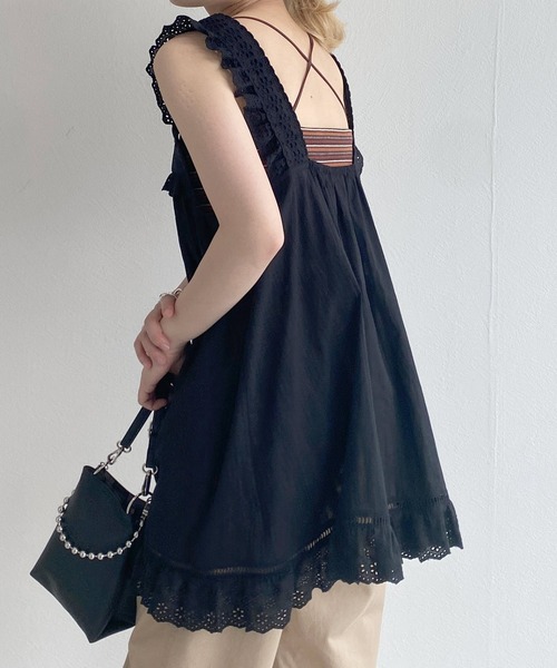 w closet（ダブルクローゼット）の「フリルレースタンクチュニック（チュニック・レディース・ブラック/オフホワイト・FREE）」の4枚目の写真
