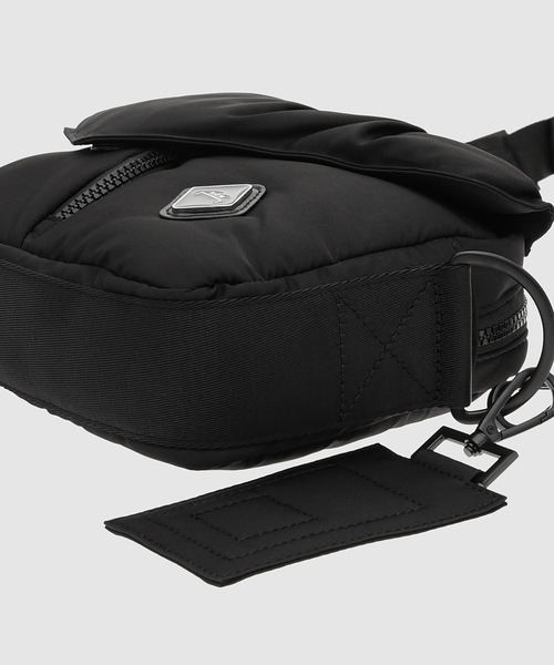 A-COLD-WALL*(アコールドウォール)の「INSULATE MESSENGER BAG(ショルダーバッグ・メンズ・ブラック・FREE)」の3枚目の写真
